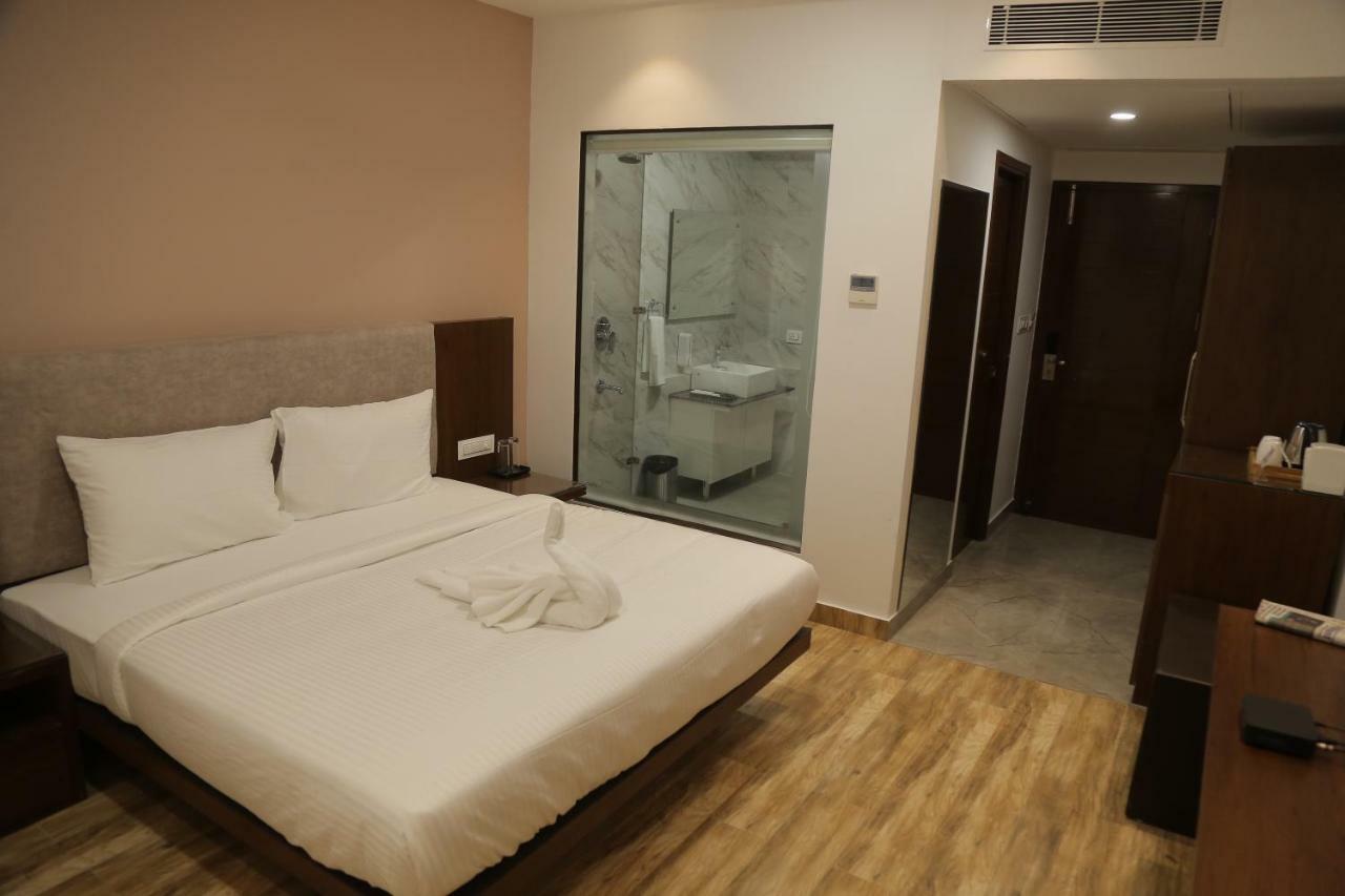 Hotel Ak Suites Patiāla Eksteriør bilde